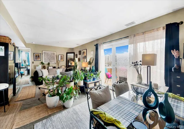 Homes for sale in New Rochelle, NY | 37 Harbor Ln #2A, New Rochelle, NY 10805 | MLS# 976785