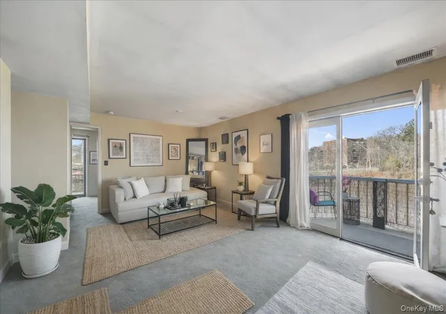 Homes for sale in New Rochelle, NY | 37 Harbor Ln #2A, New Rochelle, NY 10805 | MLS# 976785
