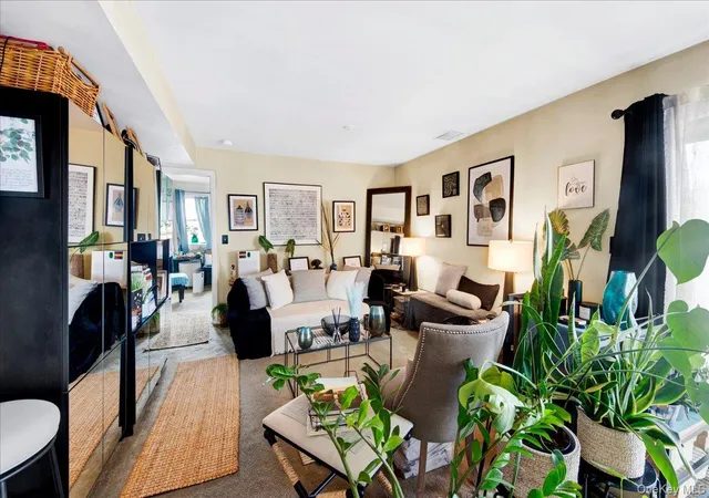 Homes for sale in New Rochelle, NY | 37 Harbor Ln #2A, New Rochelle, NY 10805 | MLS# 976785