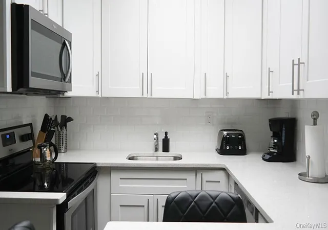 Listing Photo 5 - Condo for sale in building located at 1016 Greene Ave, New York, NY 11221