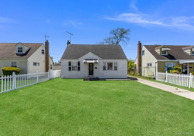 1st image of 712 Park Ave, Hempstead, NY 11553 | MLS# 976821