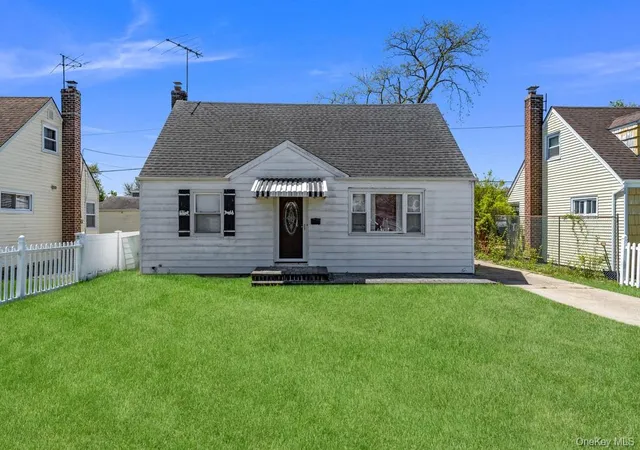 3rd image of 712 Park Ave, Hempstead, NY 11553 | MLS# 976821