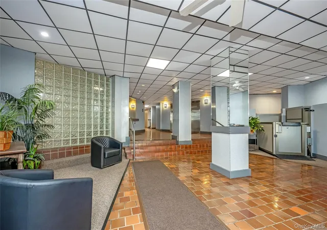 Homes for sale in North Hempstead, NY | 135 Post Ave #1O, North Hempstead, NY 11590 | MLS# 976822