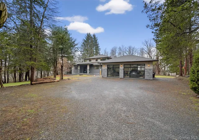 Photo 3 of Single family home for sale at 41 Sand Hl Ln, Warwick (town), NY 10921 | MLS# 976842 | Listing updated on 2026-04-28