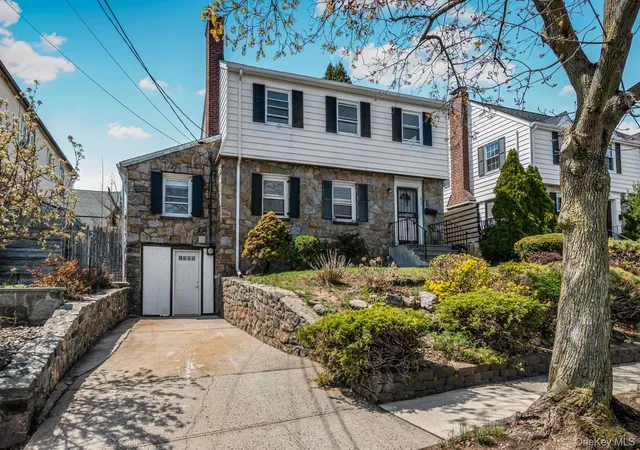 2nd image of 31 Emmett Pl, Yonkers, NY 10703 | MLS# 976902