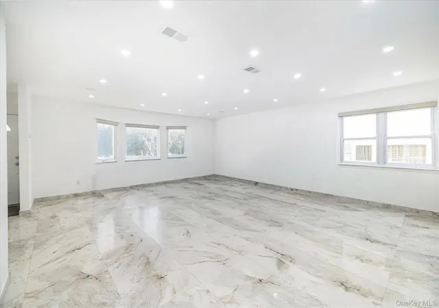 3rd image of 83 Arnold Ct, East Rockaway, NY 11518 | MLS# 976969