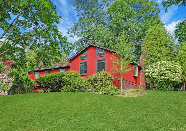 3rd image of 8 Sasson Ter, Valley Cottage, NY 10989 | MLS# 977031
