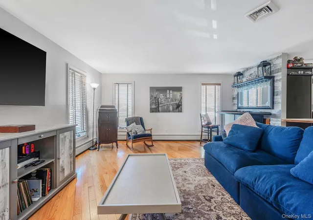 Photo 4 of Sale Pending at 268 W Shore Dr, Oyster Bay, NY 11758 | MLS# 977039 | Listing updated on 2026-09-19