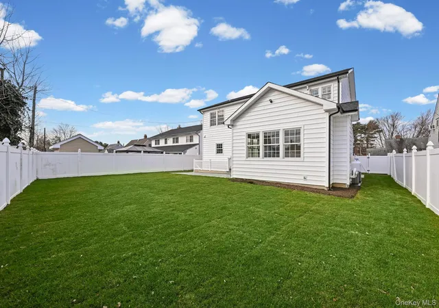 Photo 3 of Single family home for sale at 27 Grape Ln, Oyster Bay, NY 11801 | MLS# 977115 | Listing updated on 2026-10-10