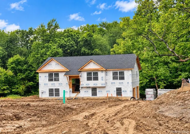 Photo 1 of Single family home for sale at 7 Lindenwood Ln, Newburgh (town), NY 12550 | MLS# 977185 | Listing updated on 2026-09-04