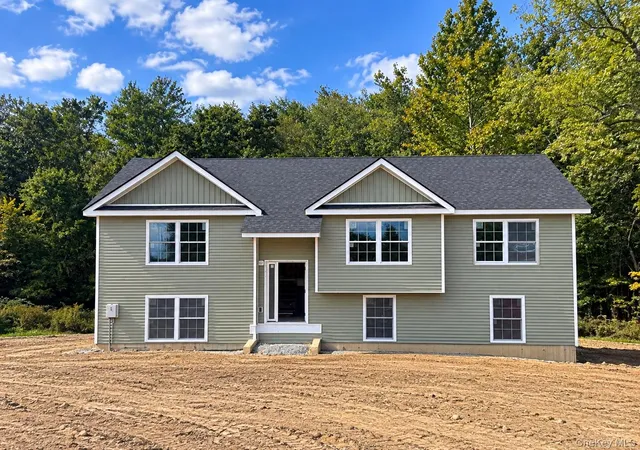 Photo 1 of Single family home for sale at 7 Lindenwood Ln, Newburgh (town), NY 12550 | MLS# 977185 | Listing updated on 2026-09-25