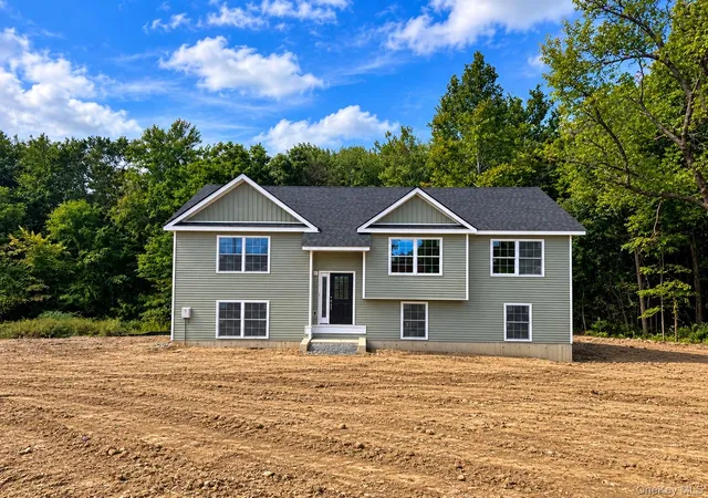 Photo 2 of Single family home for sale at 7 Lindenwood Ln, Newburgh (town), NY 12550 | MLS# 977185 | Listing updated on 2026-09-25