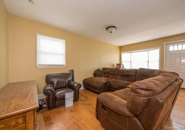 4th image of 7 Poplar Ave, New York, NY 10465