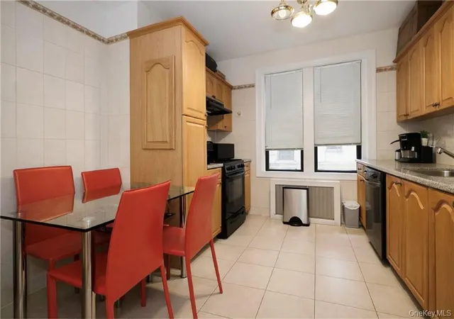Photo 3 of Sale Pending at 1289 E 19th Street #C1, New York, NY 11230 | MLS# 977226 | Listing updated on 2026-07-17