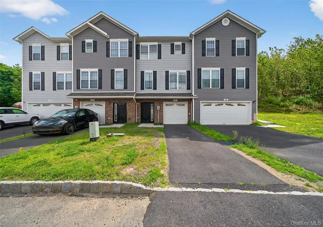 2nd image of 505 Iron Forge Ln, New Windsor, NY 12553 | MLS# 977237