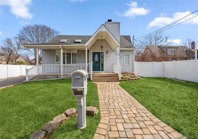1st image of 125 W 3rd St, Ronkonkoma, NY 11779 | MLS# 977251