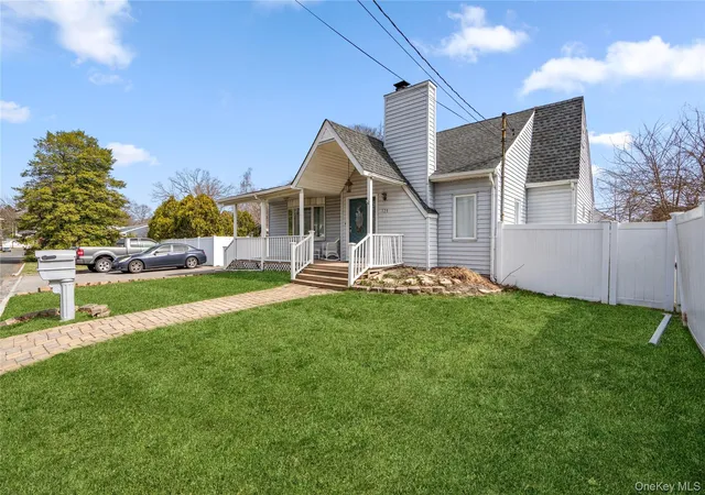 3rd image of 125 W 3Rd St, Ronkonkoma, NY 11779 | MLS# 977251