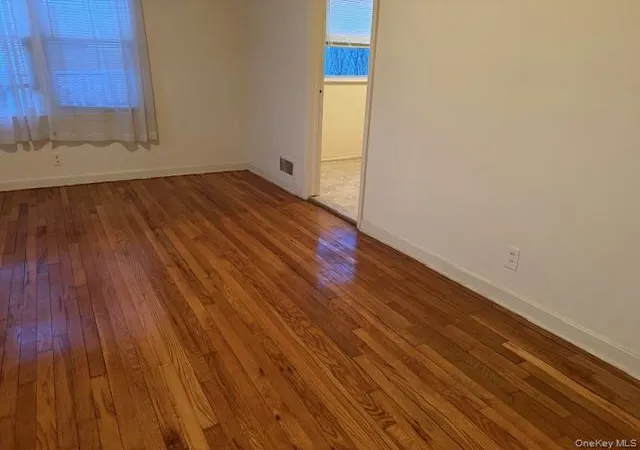 5th image of 5 Totten St, Oyster Bay, NY 11714 | MLS# 977263