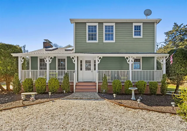 Photo 4 of Sale Pending at 22 Peninsula Dr, Southampton, NY 11963 | MLS# 977280 | Listing updated on 2026-09-19