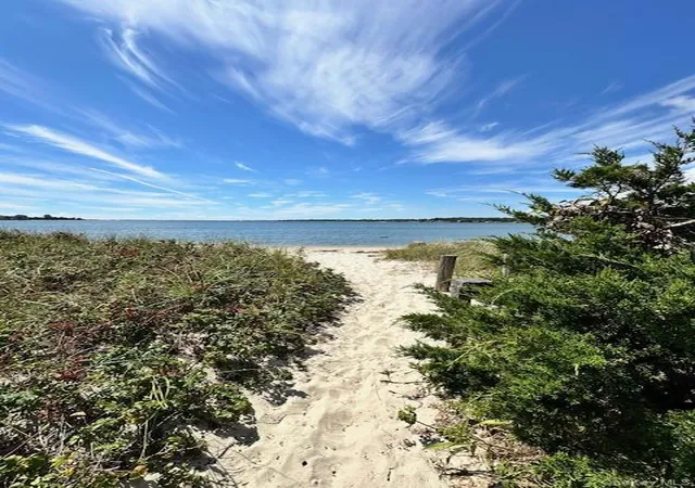 Photo 2 of Sale Pending at 7 Corwin Ln, Southampton, NY 11946 | MLS# 977302 | Listing updated on 2026-09-19