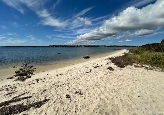 Photo 3 of Sale Pending at 7 Corwin Ln, Southampton, NY 11946 | MLS# 977302 | Listing updated on 2026-09-19