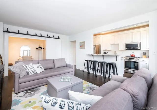 1st image of 11 Alden Rd #4J, Larchmont, NY 10538 | MLS# 977331
