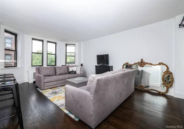 2nd image of 11 Alden Rd #4J, Larchmont, NY 10538 | MLS# 977331