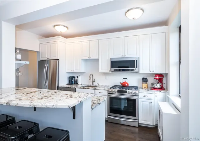 Photo 3 of Sale Pending at 11 Alden Rd #4J, Larchmont, NY 10538 | MLS# 977331 | Listing updated on 2026-07-07
