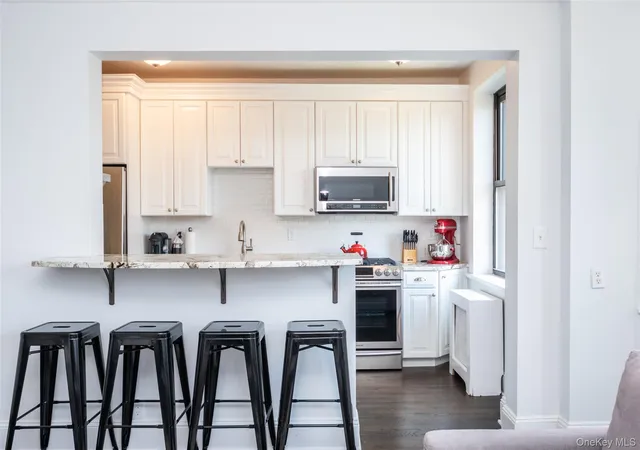 Photo 3 of Sale Pending at 11 Alden Rd #4J, Larchmont, NY 10538 | MLS# 977331 | Listing updated on 2026-07-07