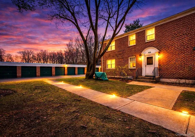 Photo 3 of Sale Pending at 15 Fieldstone Dr #143, Hartsdale, NY 10530 | MLS# 977340 | Listing updated on 2026-05-12