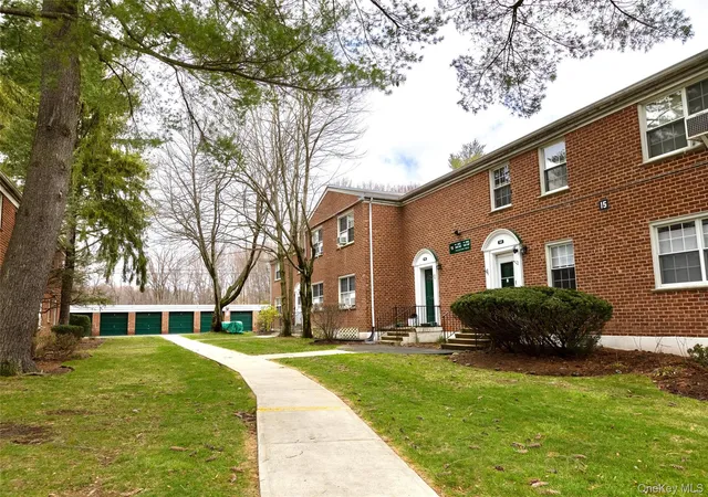 Photo 4 of Sale Pending at 15 Fieldstone Dr #143, Hartsdale, NY 10530 | MLS# 977340 | Listing updated on 2026-05-12