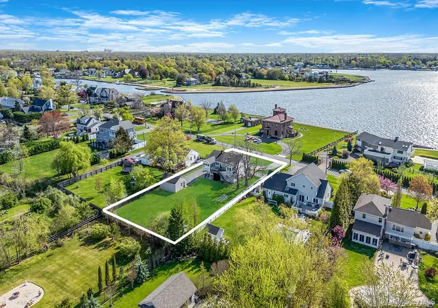 5th image of 146 Awixa Ave, Bay Shore, NY 11706 | MLS# 977405