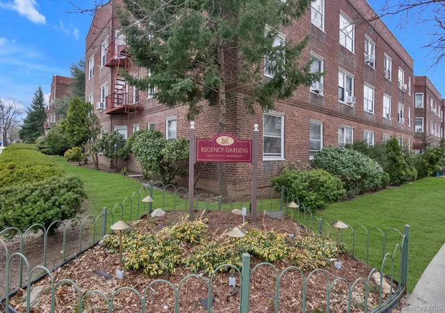 Photo 1 of Sale Pending at 78 42 Main St #3J, Babylon, NY 11702 | MLS# 977407 | Listing updated on 2026-08-20
