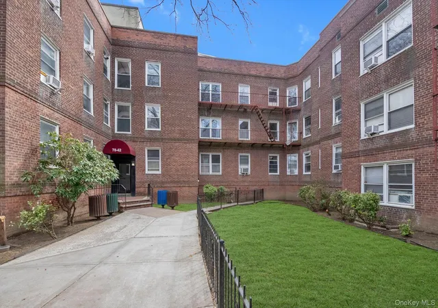 Photo 2 of Sale Pending at 78 42 Main St #3J, Babylon, NY 11702 | MLS# 977407 | Listing updated on 2026-08-20