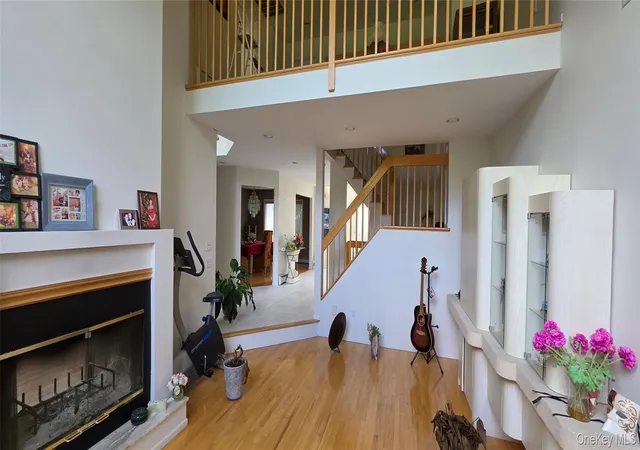 Photo 3 of Sale Pending at 31 Lowell Dr, Clarkstown, NY 10956 | MLS# 977422 | Listing updated on 2026-08-11