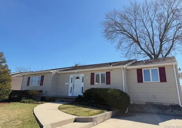 2nd image of 41 Charlotte Pl, Oyster Bay, NY 11803 | MLS# 977428
