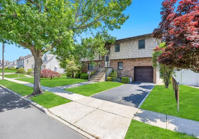 4th image of 1840 Maurice Ave, Hempstead, NY 11554 | MLS# 977434