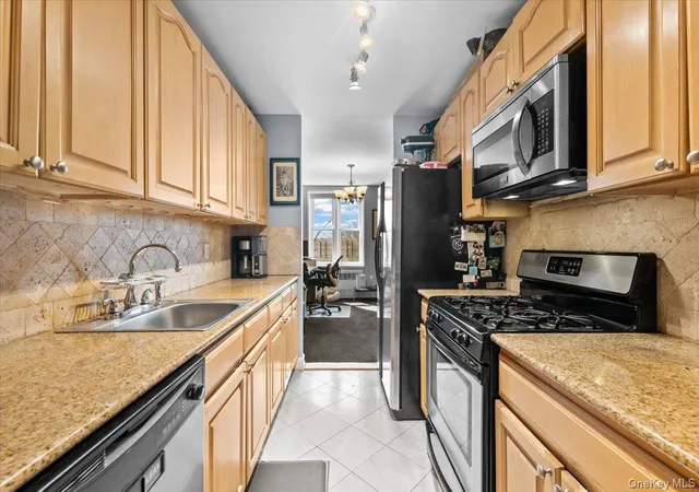 5th image of 65-15 Alderton St #5E, Rego Park, NY 11374 | MLS# 977441