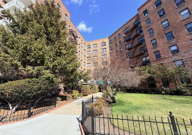 2nd image of 100 25 Queens Blvd #3JJ, Forest Hills, NY 11375 | MLS# 977515