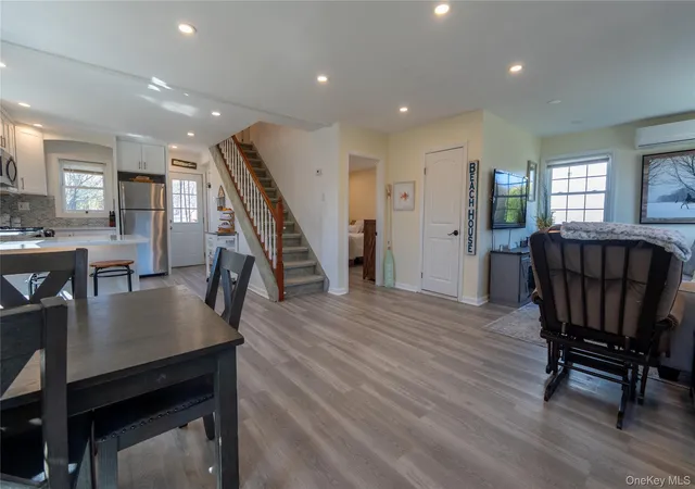 3rd image of 27 E Lincoln Ave, Oyster Bay, NY 11758 | MLS# 977564
