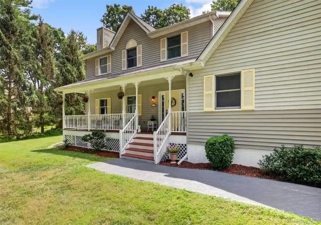 1st image of 6 Summer Winds Ct, Cornwall, NY 12520 | MLS# 977582