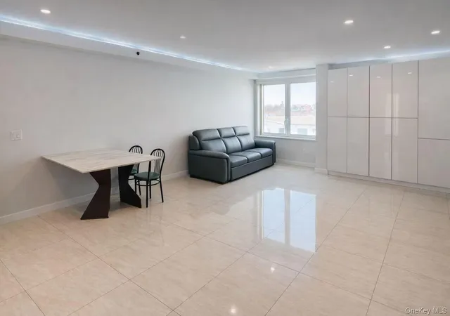 2nd image of 15816 79th Ave #401N, Fresh Meadows, NY 11366 | MLS# 977595