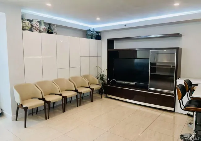 3rd image of 15816 79Th Ave, New York, NY 11366