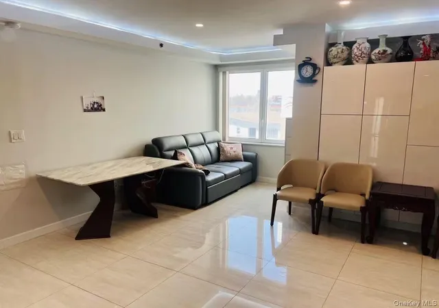 4th image of 15816 79Th Ave, New York, NY 11366