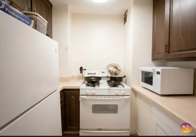 Photo 4 of House for sale at 11817 Union Turnpike #14J, New York, NY 11357 | MLS# 977596 | Listing updated on 2026-09-05