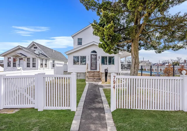 2nd image of 794 Pecan St, Babylon, NY 11757 | MLS# 977636