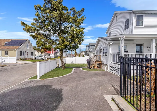 4th image of 794 Pecan St, Babylon, NY 11757 | MLS# 977636