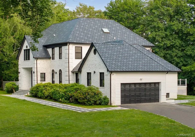 Photo 2 of Single family home for sale at 33 High Farms Rd, Oyster Bay, NY 11545 | MLS# 977675 | Listing updated on 2026-10-07