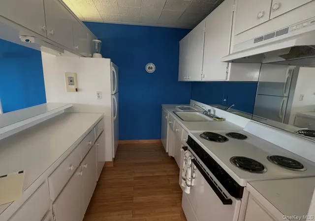 Photo 4 of Sale Pending at 35 Library Ave #3I, Southampton, NY 11978 | MLS# 977679 | Listing updated on 2026-08-28
