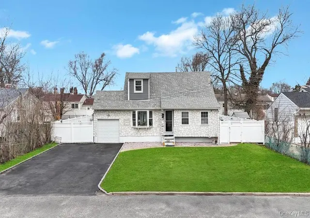 2nd image of 41 Walton St, Brentwood, NY 11717 | MLS# 977861